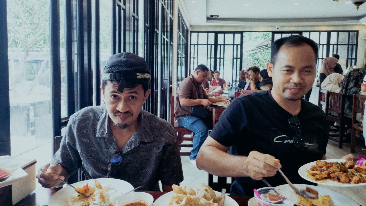 Passport To Myself : Where Can We Find Happiness? Movie Screenshot 4