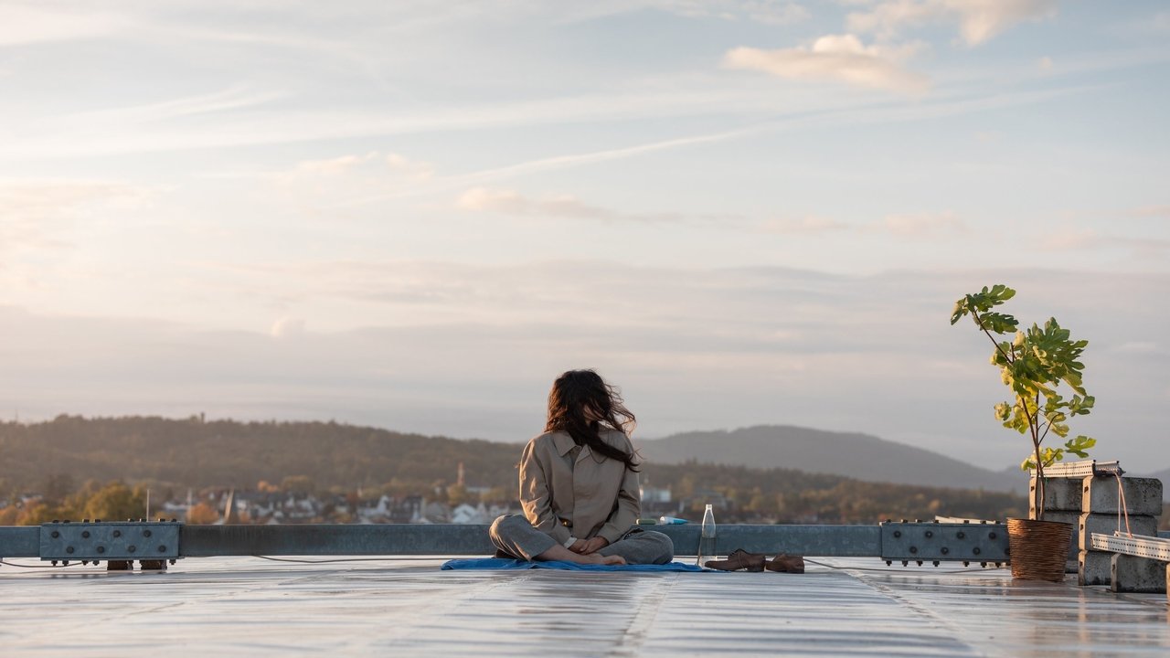 Chaos and Silence Movie Screenshot 1