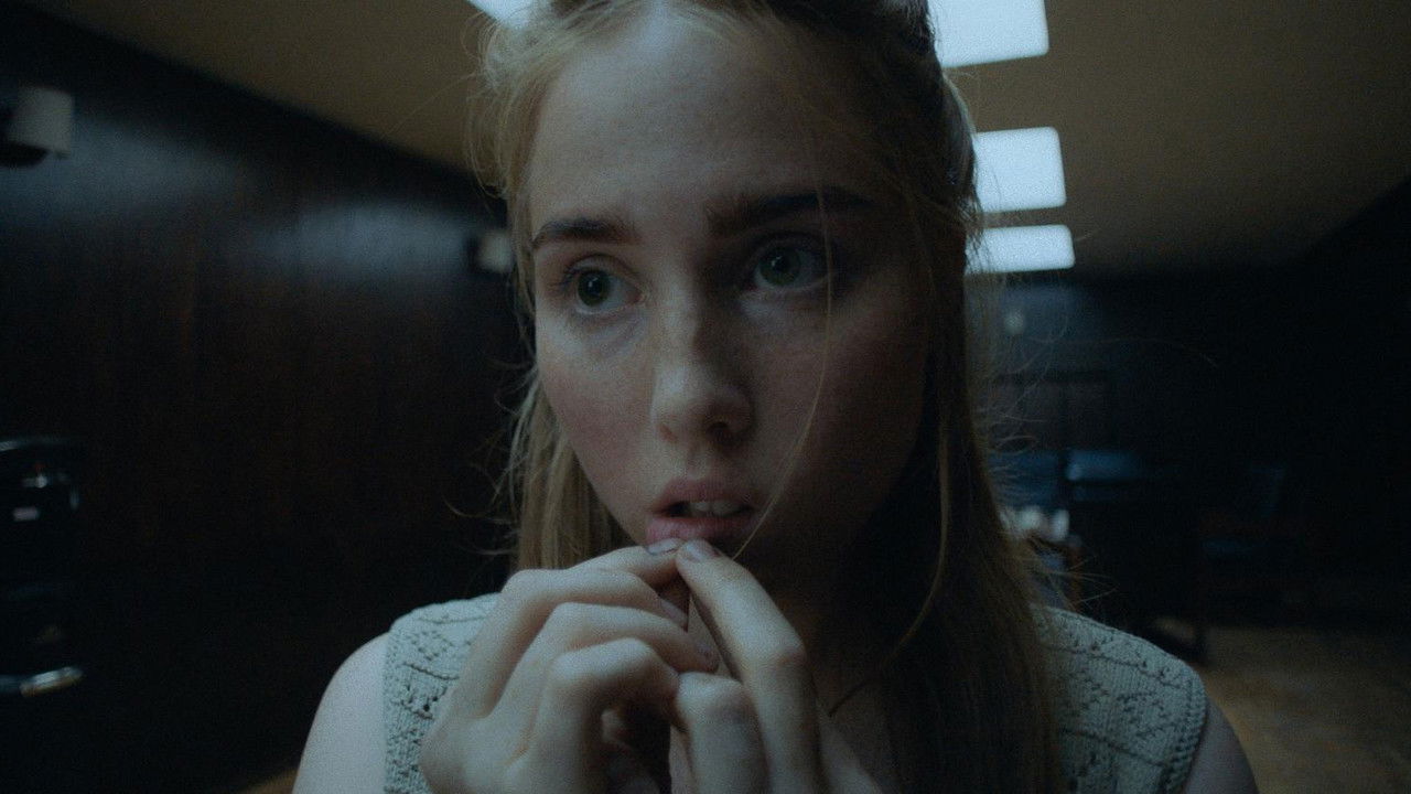 The Night Screening Movie Screenshot 3